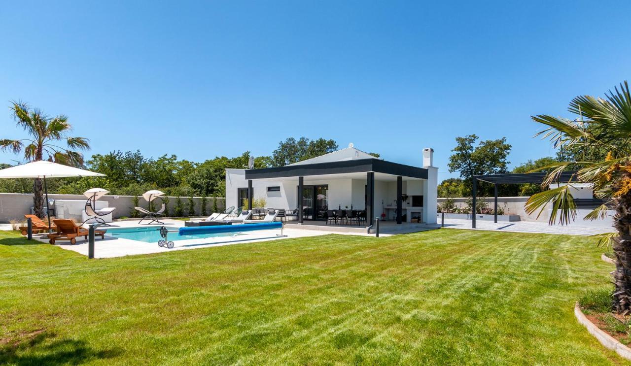 Villa Eni Medulin Sisan Heated Pool Exterior foto