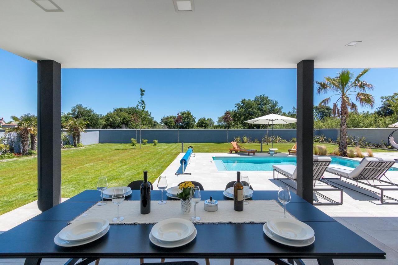 Villa Eni Medulin Sisan Heated Pool Exterior foto